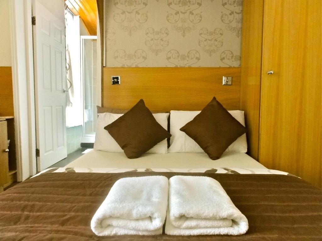 Skylark Guest House Хаунслоу Стая снимка
