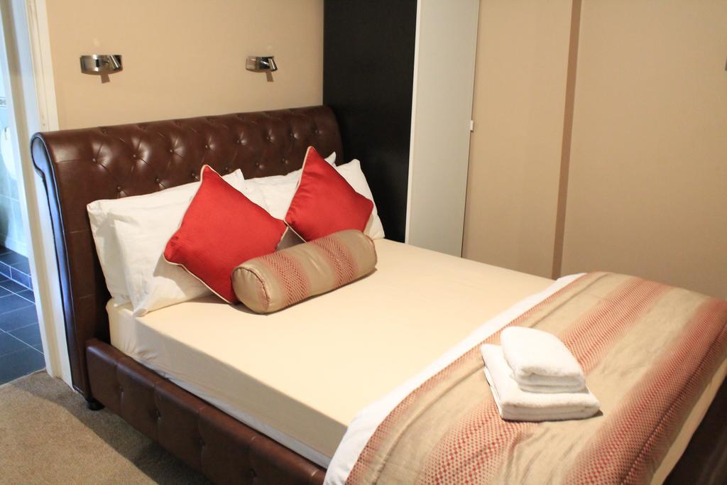 Skylark Guest House Хаунслоу Стая снимка