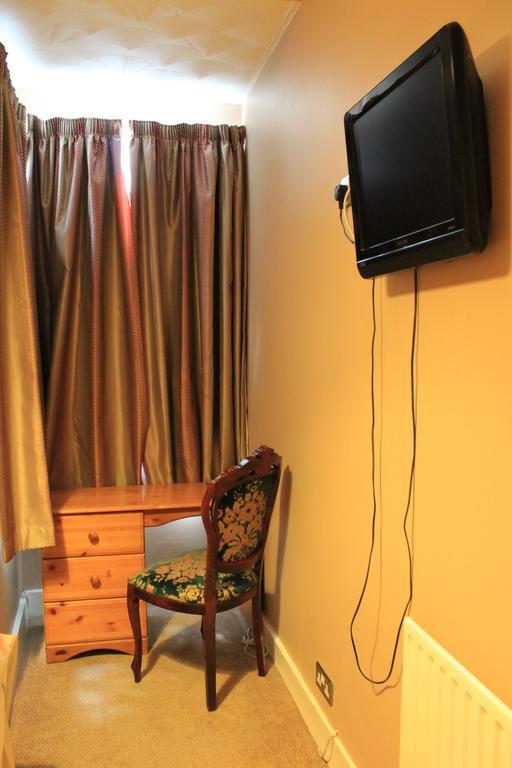 Skylark Guest House Хаунслоу Стая снимка