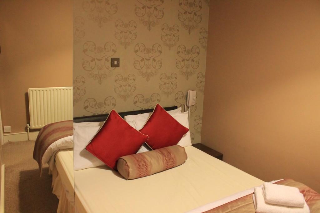 Skylark Guest House Хаунслоу Стая снимка