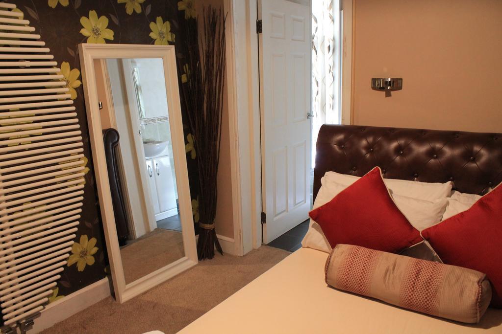 Skylark Guest House Хаунслоу Стая снимка