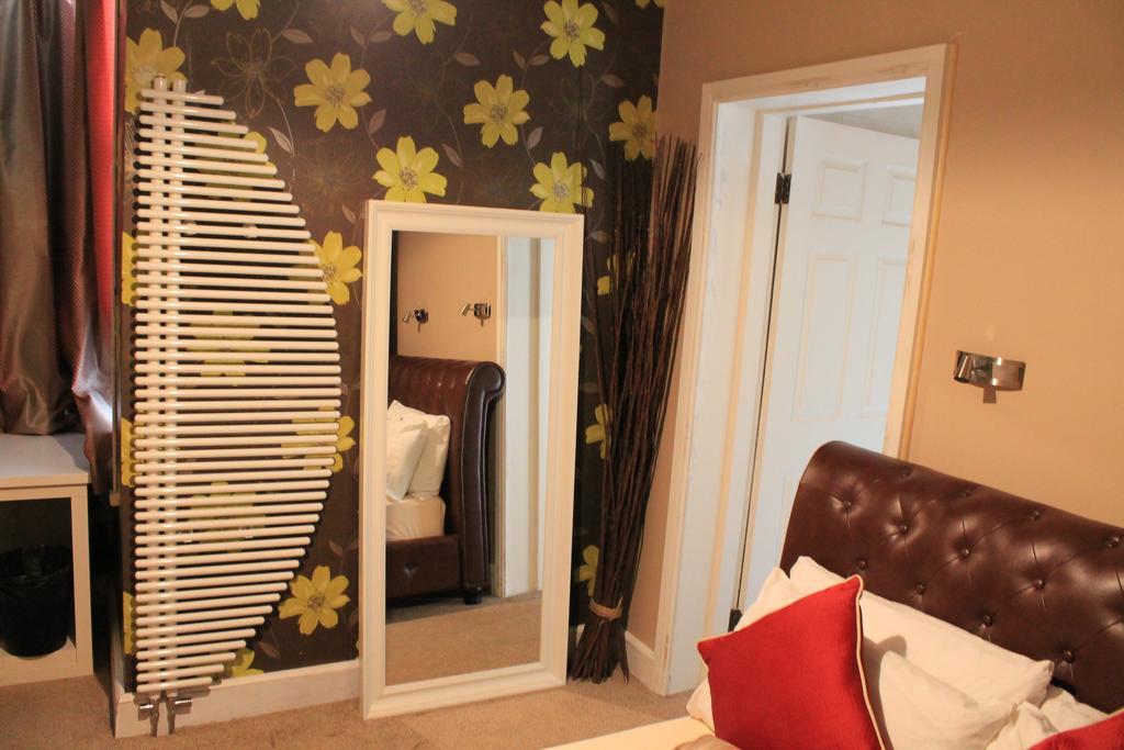 Skylark Guest House Хаунслоу Стая снимка
